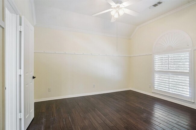Building Photo - 719 Bryson Way