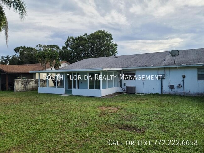 Building Photo - 4311 SE Geneva Dr