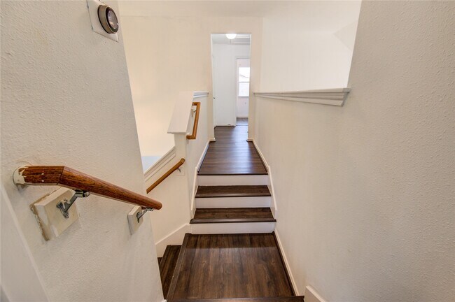 Building Photo - 5010 Moss Garden Ln