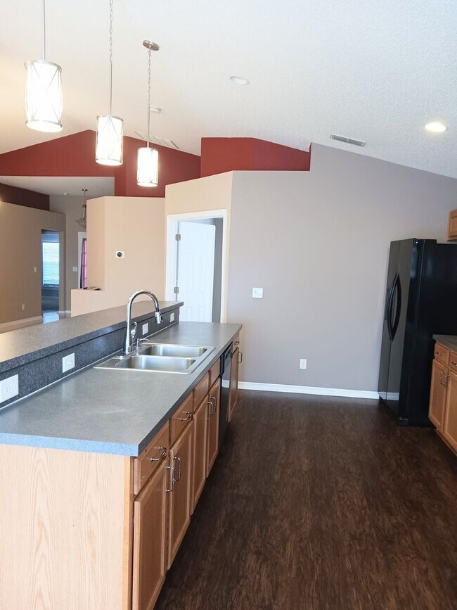 Building Photo - Home For Rent