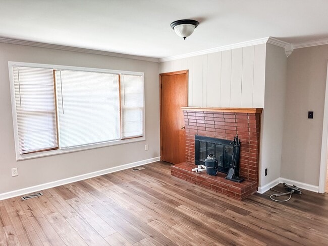 Building Photo - Newly renovated 3 bedroom, 2 bath home in ...