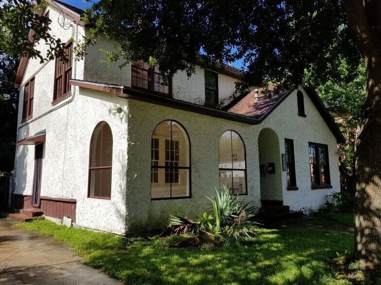 Primary Photo - 2525 Liberty