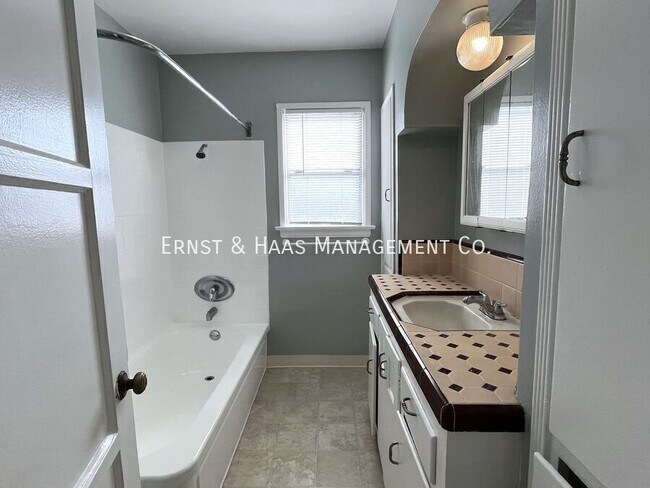 Building Photo - 5889 Rose Ave