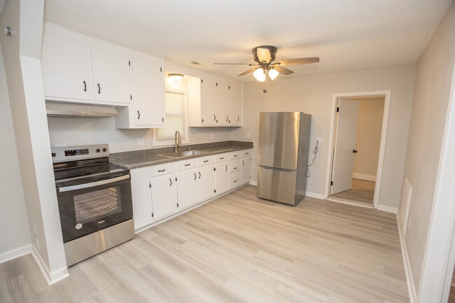 Building Photo - 917 Harding St