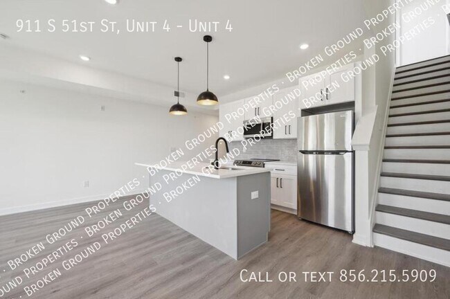 Building Photo - 911 S 51st St