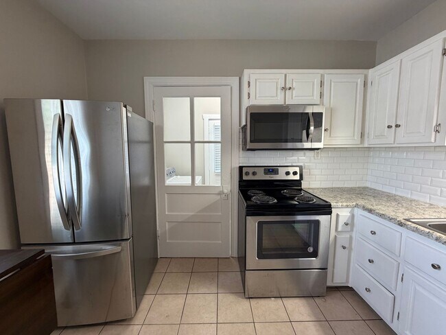 Building Photo - Cozy 2/1 Brick House in Celanese- $1,250