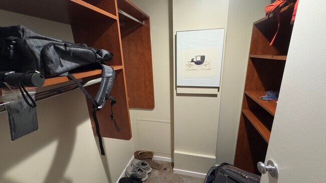 Building Photo - 175 E Delaware Pl