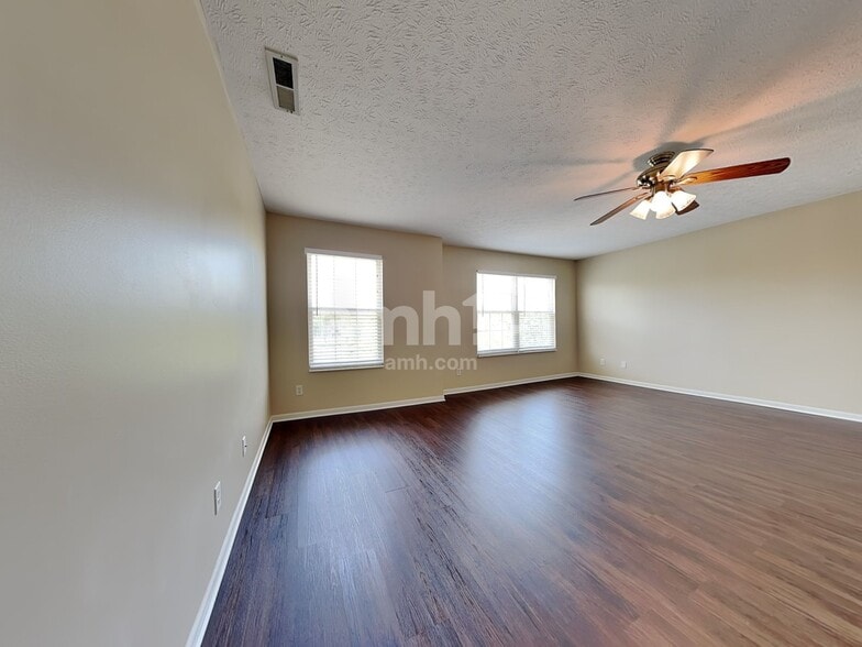 Building Photo - 3455 Lakebrook Ct