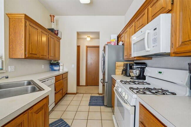 Building Photo - 16300 Seminole Pointe Pl