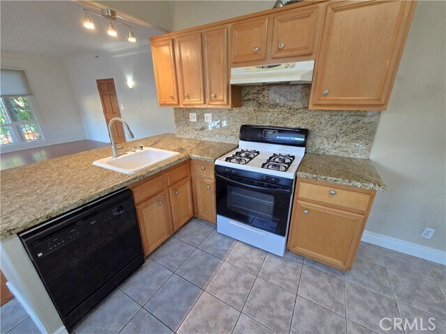 Building Photo - 251 N Kenmore Ave