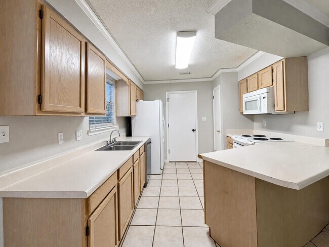 Building Photo - 1108 Post Oak Path
