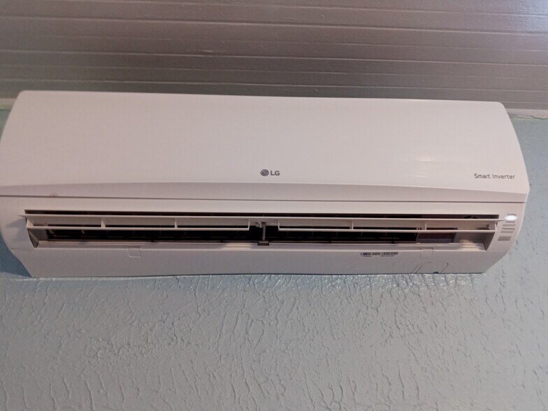 Building Photo - 1506 Edith Blvd NE