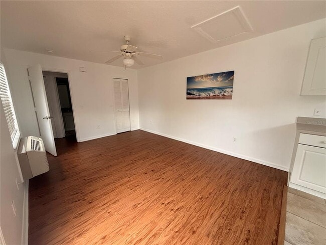 Building Photo - 527 Caribbean Dr