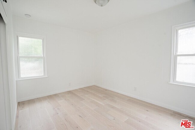 Building Photo - 15915 Wyandotte St