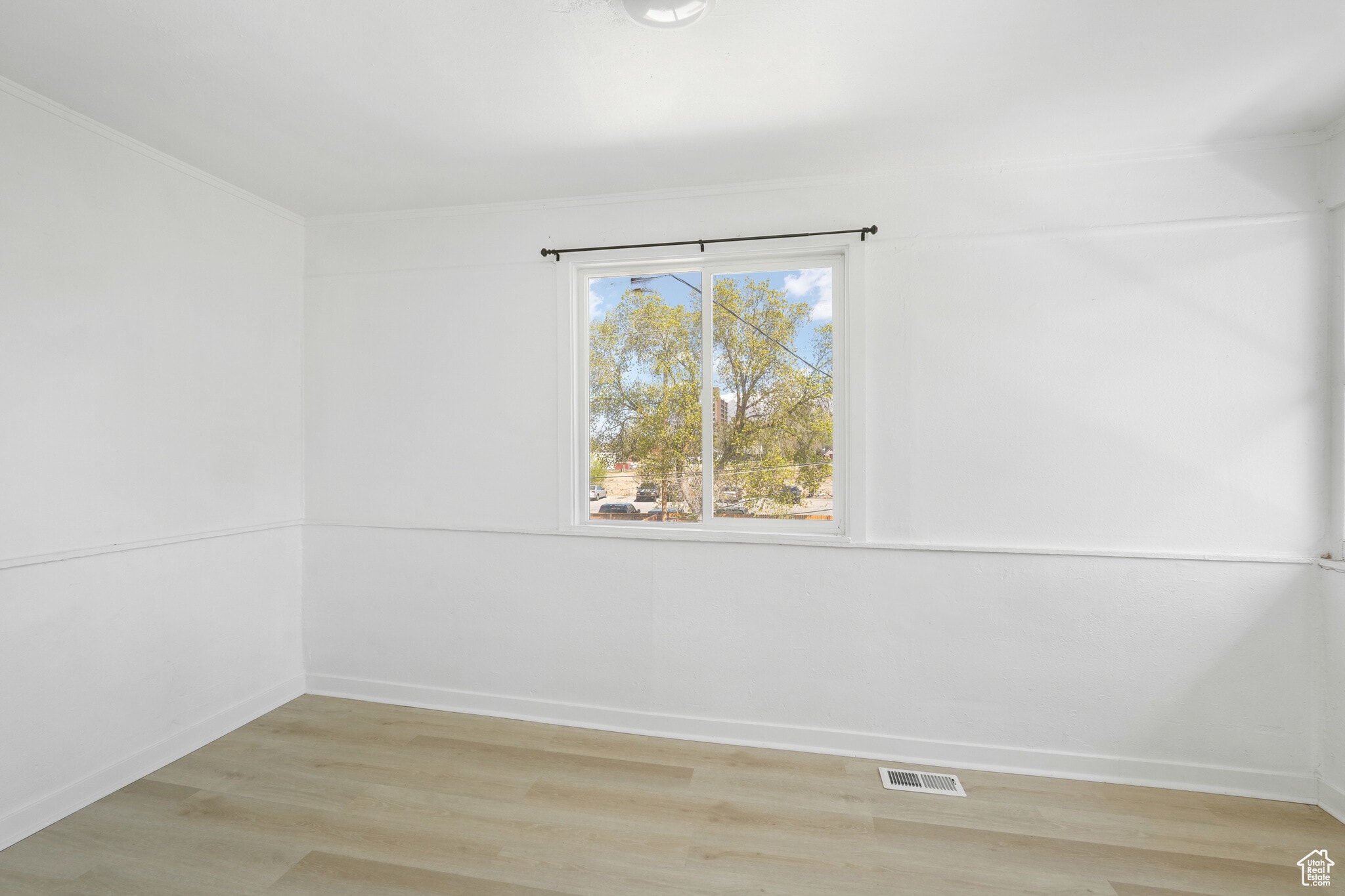 Building Photo - 832 25th St
