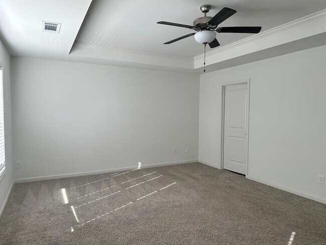 Building Photo - 5635 Parkview Ln