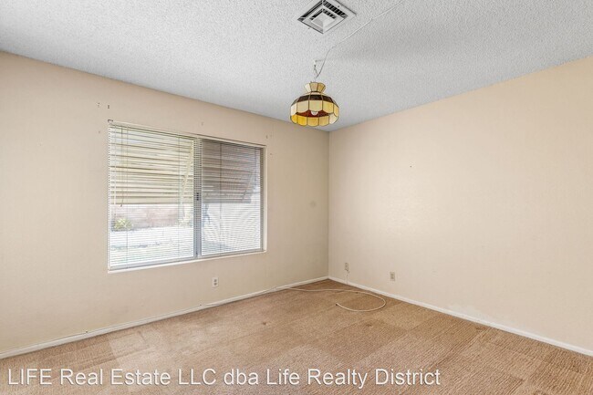 Building Photo - 3 br, 2 bath House - 4795 Woodlake Ave.