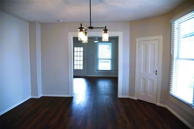 Building Photo - 900 W Chestnut St