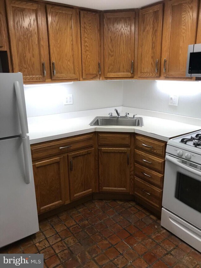 Building Photo - 1902 Wallace St