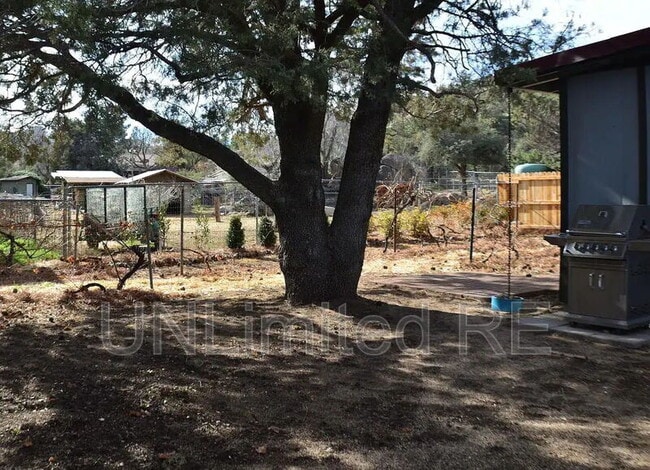 Building Photo - 1717 Cottonwood Ave