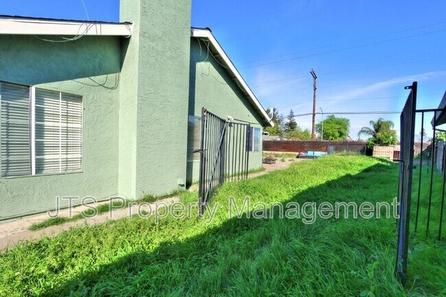 Building Photo - 7733 Temwoods Way