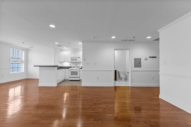 Building Photo - 812 Grand St