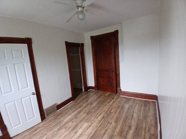 Building Photo - 306 N Elm Ave