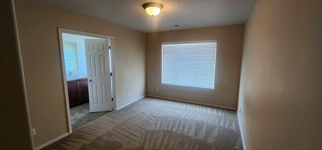 Building Photo - 1115 SE Alika Ave