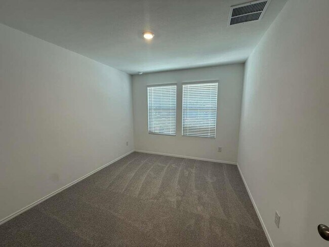 Building Photo - 569 Sormonne Lp