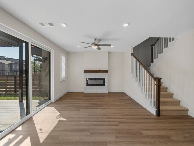 Building Photo - 917 Emerling Dr
