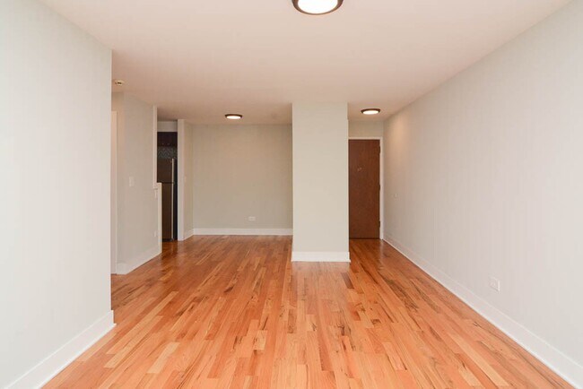 Building Photo - 701 Elm Pl