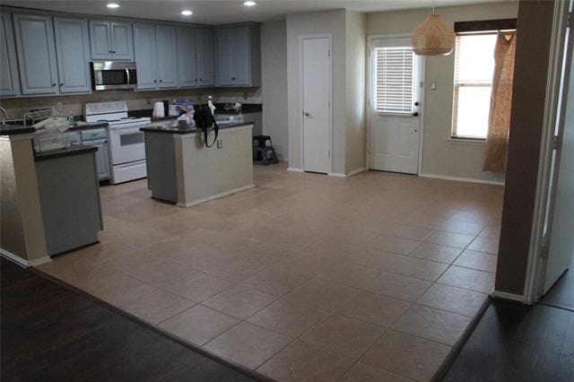 Building Photo - 2059 La Salle Trail