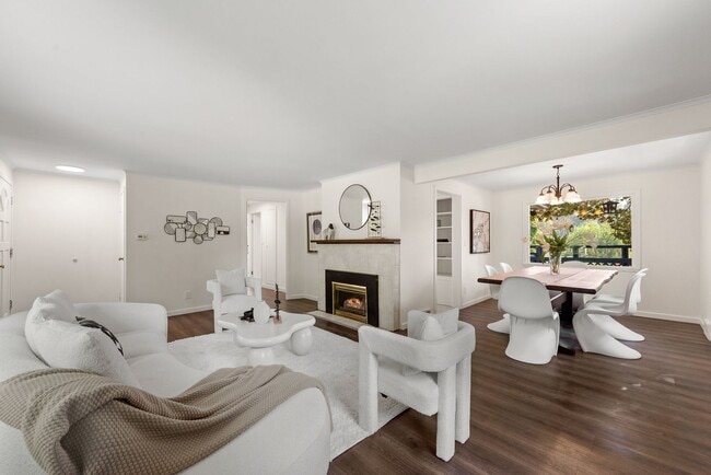 Building Photo - Peaceful Lakefront Living in Kirkland