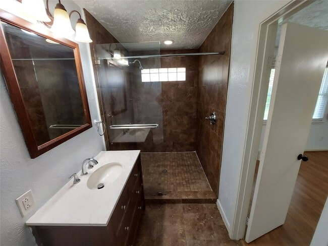 Building Photo - 3807 Quiet Pl Dr