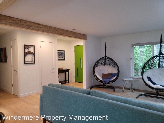 Building Photo - 3 br, 2.5 bath House - 3078 NE Lincoln Road