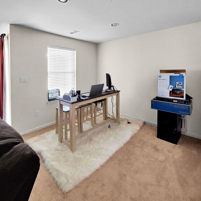 Building Photo - Stately End Unit 3-Level Townhome, 3 Bedro...