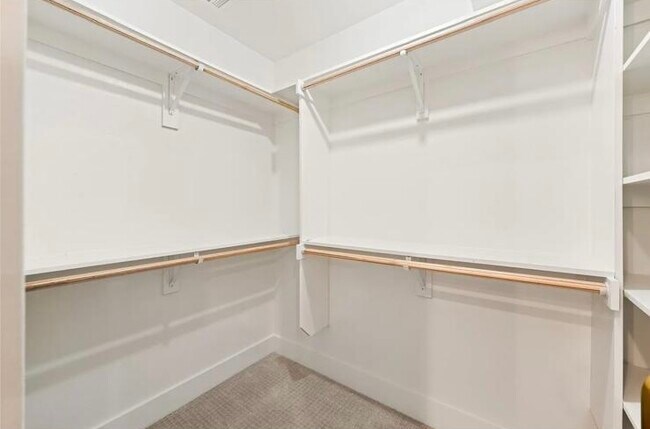 Building Photo - 7639 Royal Ln