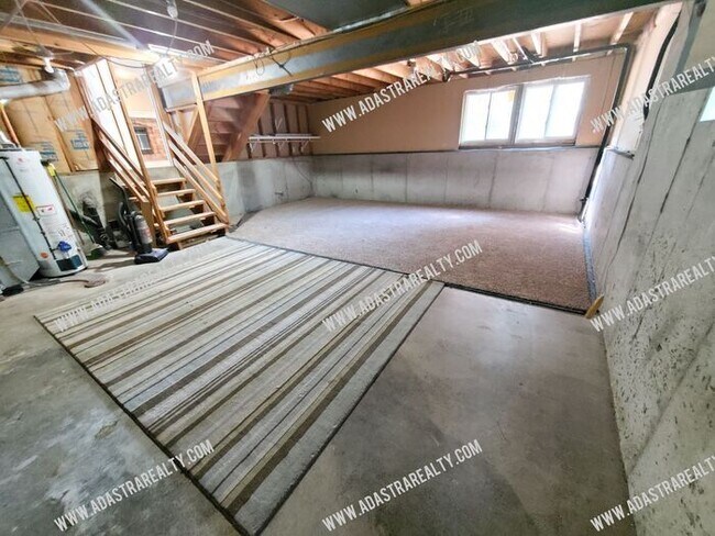 Building Photo - Beautiful East Olathe Home-Available in JULY!!