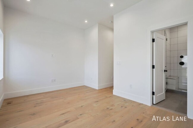 Building Photo - Professionally Managed// 3 bedroom 3 bathr...