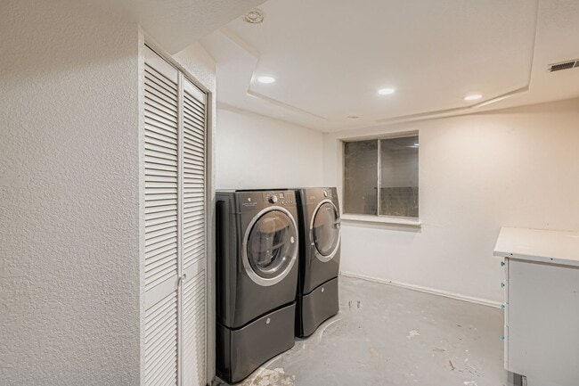 Building Photo - 8099 Miller Cir