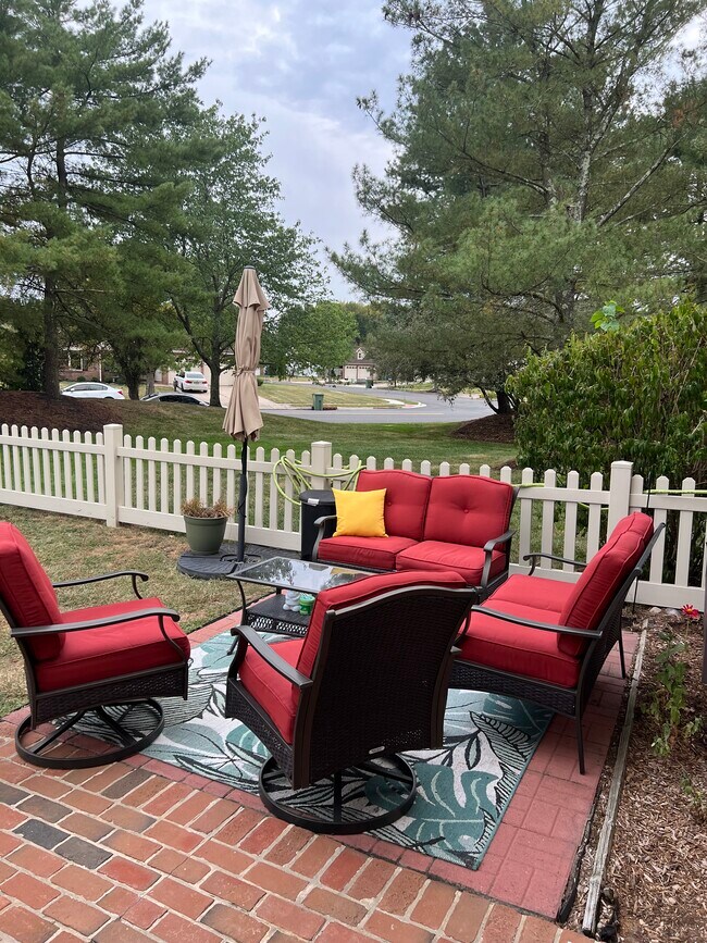 Building Photo - 239 Crown Prince Dr