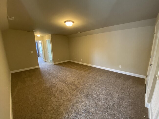 Building Photo - 3037 Greenway Cir SE