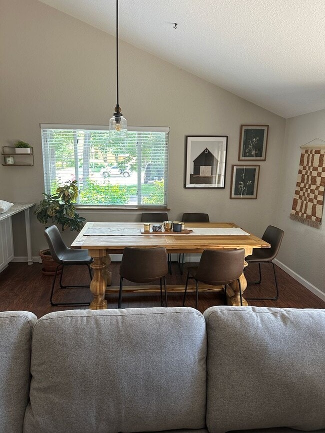 Building Photo - 2807 Benton St.