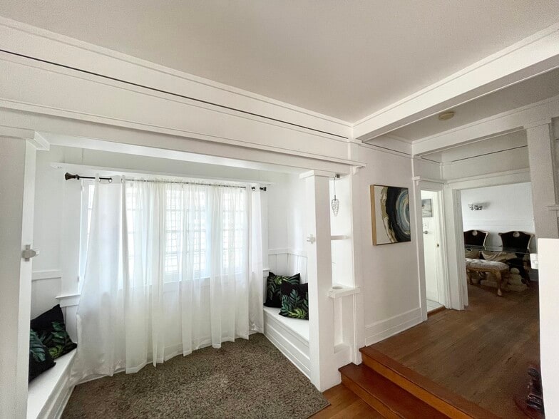 Building Photo - 1624 S Gramercy Pl