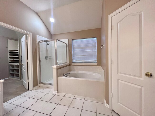 Building Photo - 13923 White Oak Springs Dr