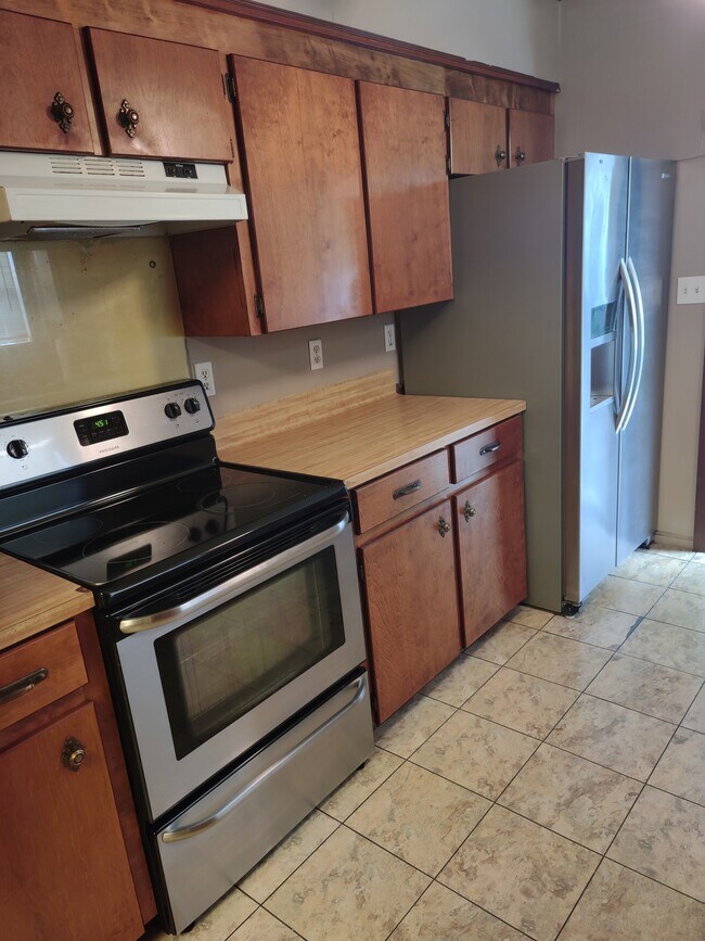 Building Photo - 113 Thelma Dr