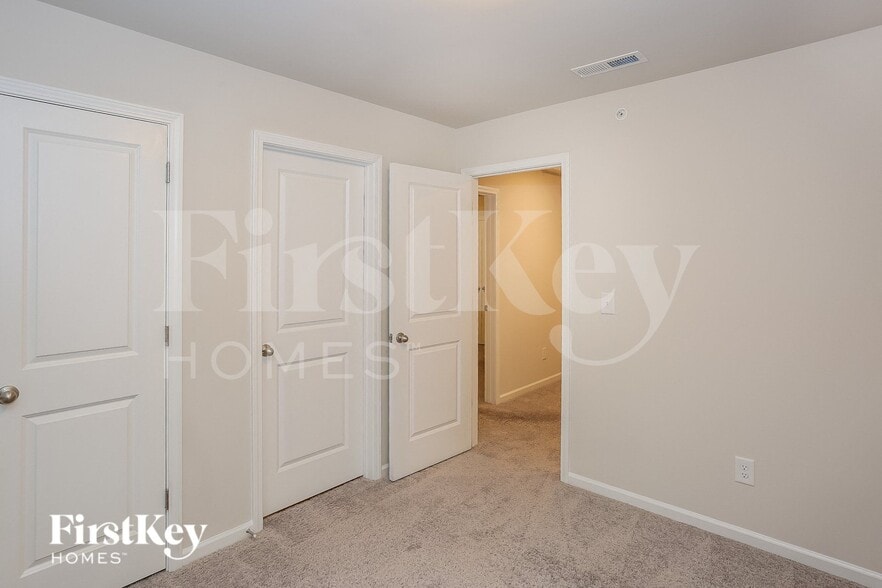 Building Photo - 2020 Cypress Village Dr NW