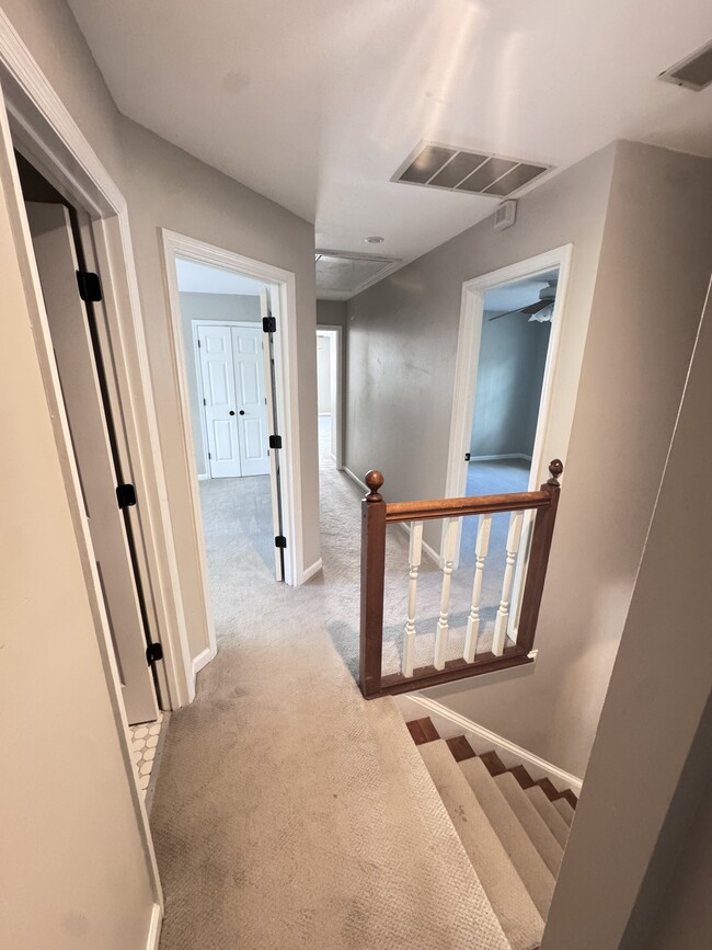 Building Photo - 1884 Dovonshire Rd S W