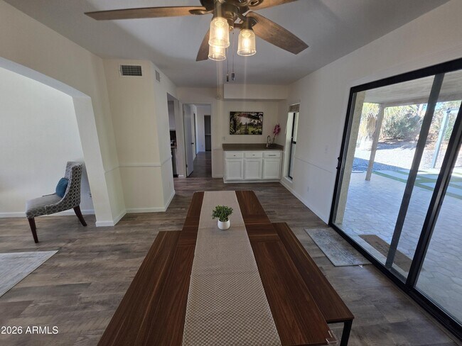 Building Photo - 6614 E Juniper Ave