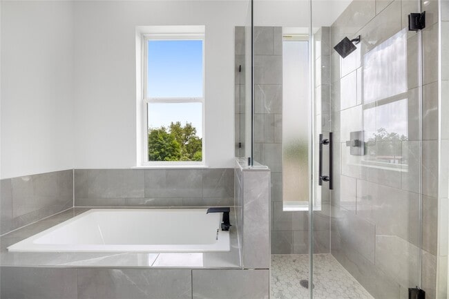 Building Photo - 947 Green Meadow Ln